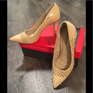 Rialto Moreen Pumps - Size 8; tan patent. NIB!